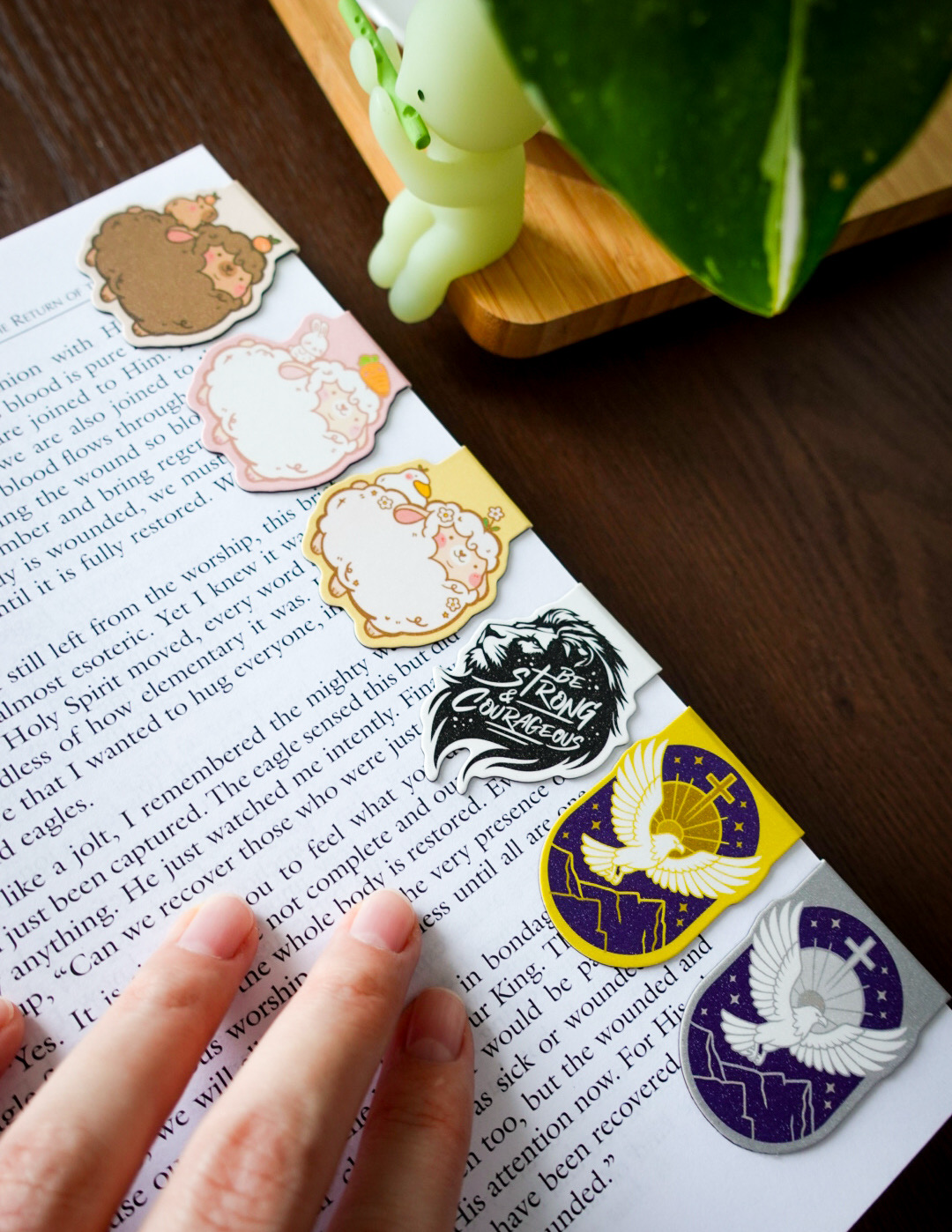 Capy Chonk Magnetic Bookmark